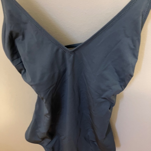 One piece - Picture 2 of 4